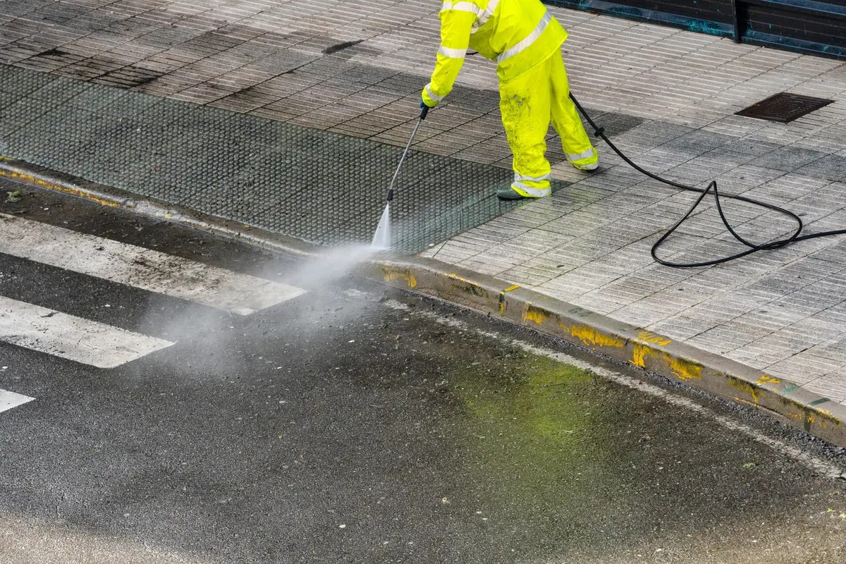 Manhattan sidewalk pressure washing and exterior surface cleaning
